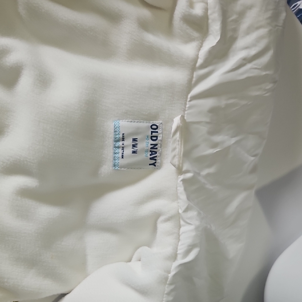 Old Navy Women's White Quilted Vest - Picture 10 of 14